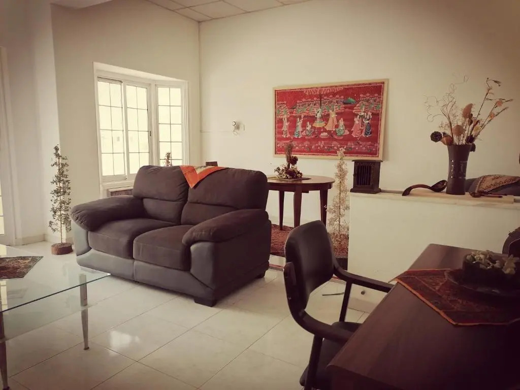 Nirvana ArtHouse 2km from LCA center