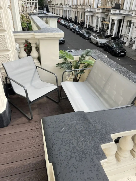 Newly Refurbished - Awesome 3 Bedroom Notting Hill Very Central With a Balcony