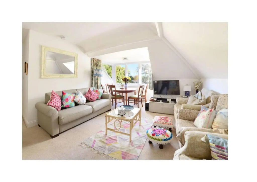 Rainbow 4BR Apartment & Spa sleeps up to 12
