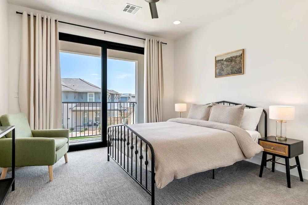 Paradise Shores 8 Bedroom Home