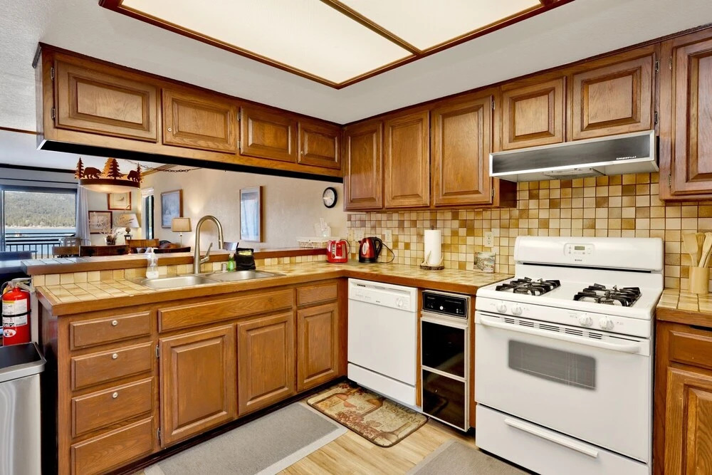 2174-forest Shores Lakefront Condo 3 Bedroom Home by RedAwning