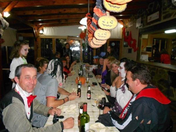Isis de Cuenca Alojamiento Superior especial para Moteros con Piscina
