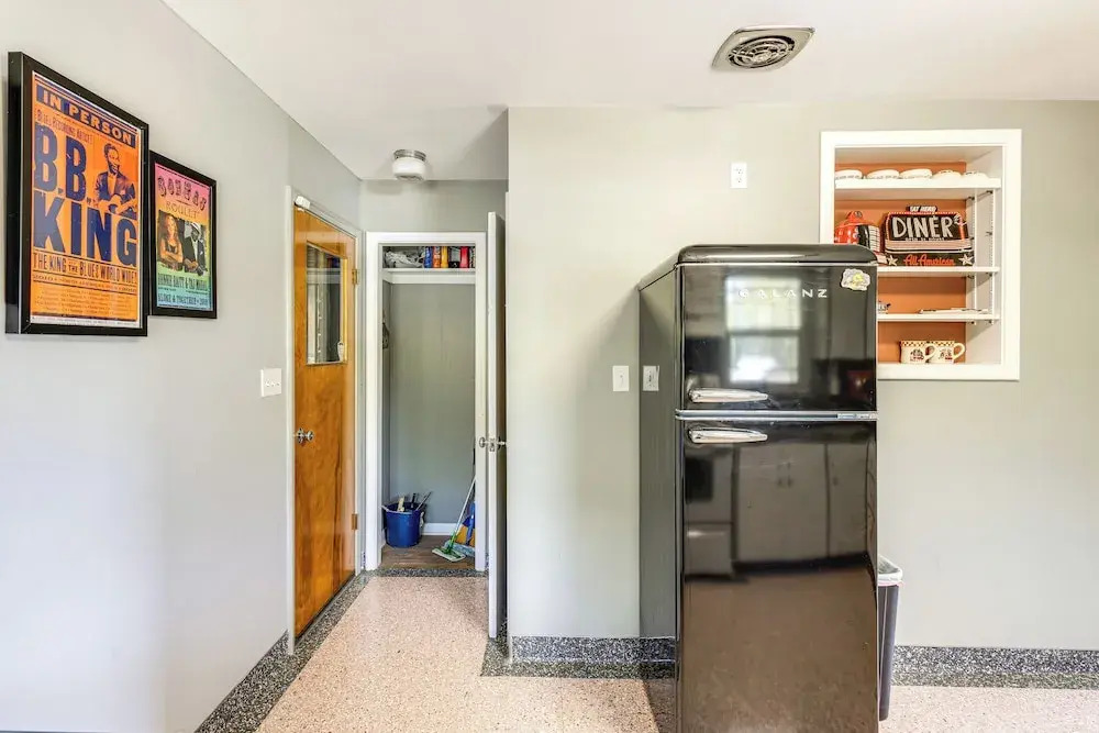 Mountain Views: Walkable Lava Hot Springs Home!