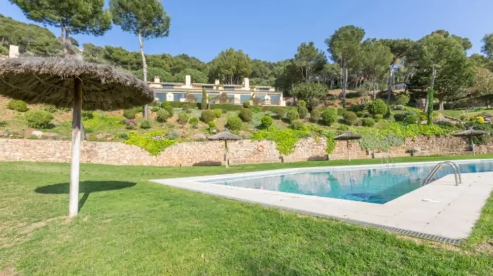 Apartment - 4 Bedrooms with Pool - 107696