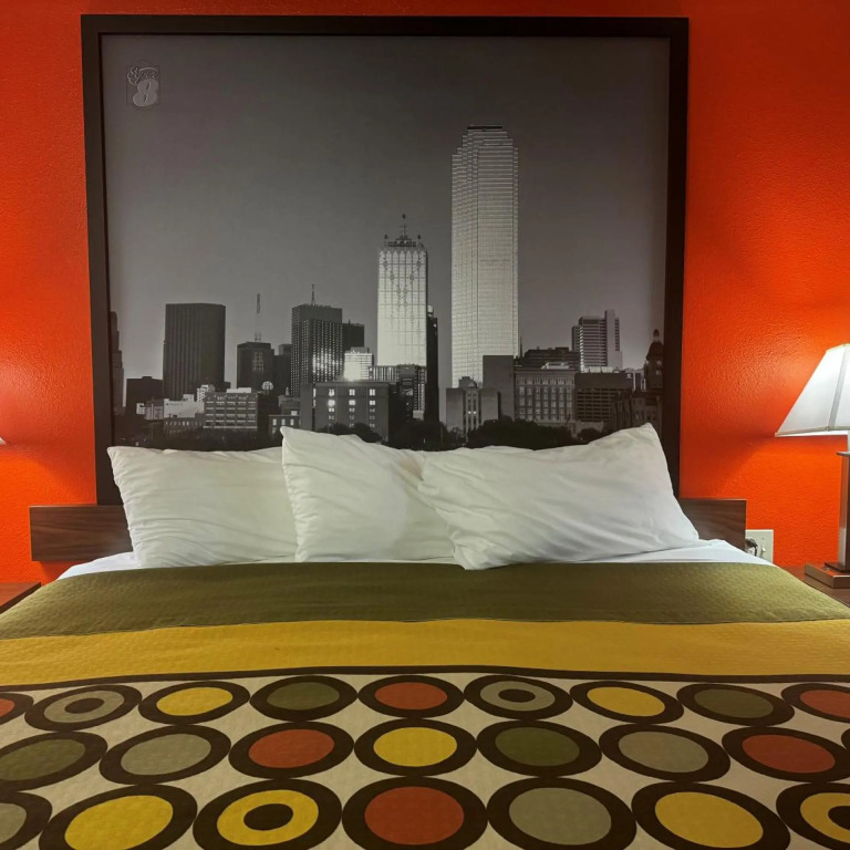 Super 8 by Wyndham Giddings