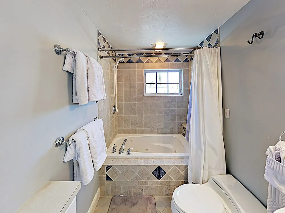 584 Marathon - 3 Br Home