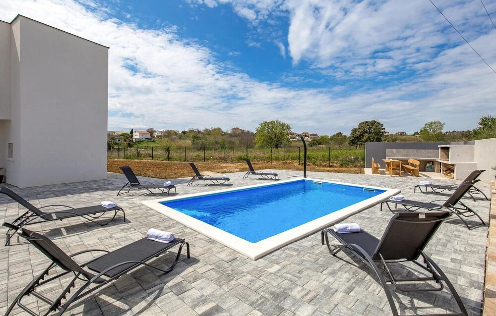 Amazing Home in Rab With Wifi, 4 Bedrooms and Swimming Pool