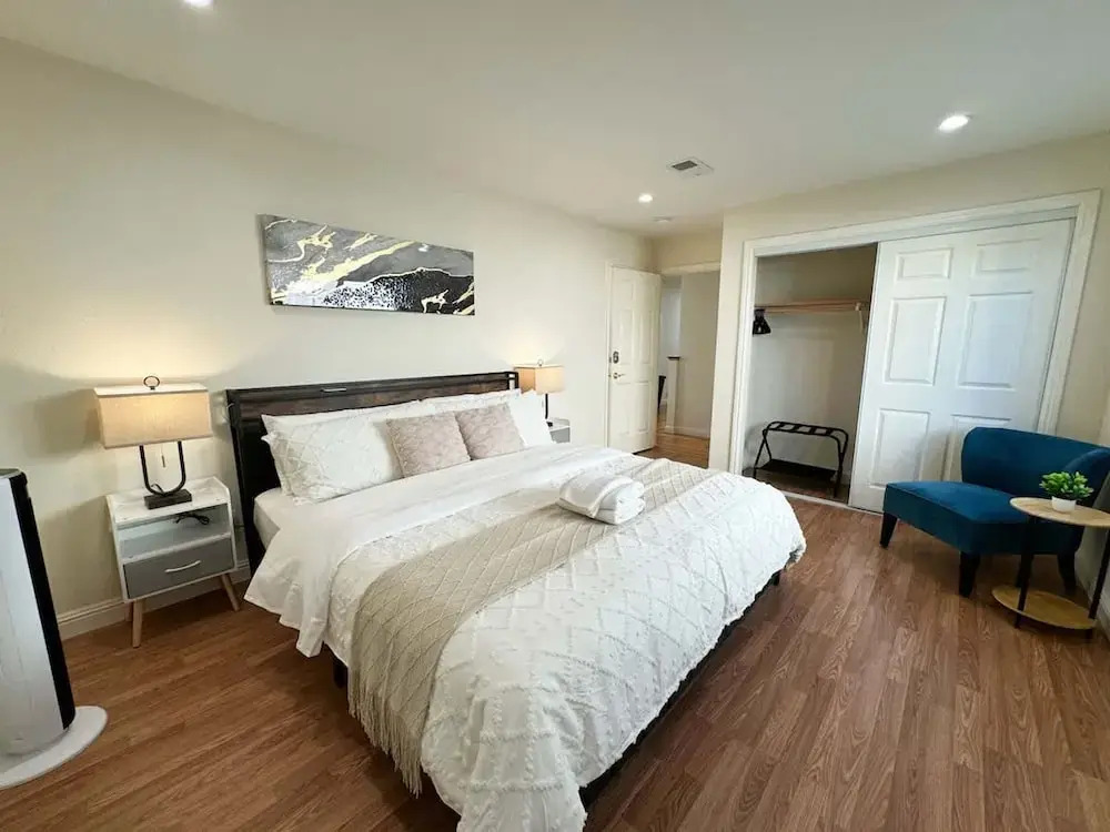 South SF Spacious Entire Unit With 3brs 3bth on 2F