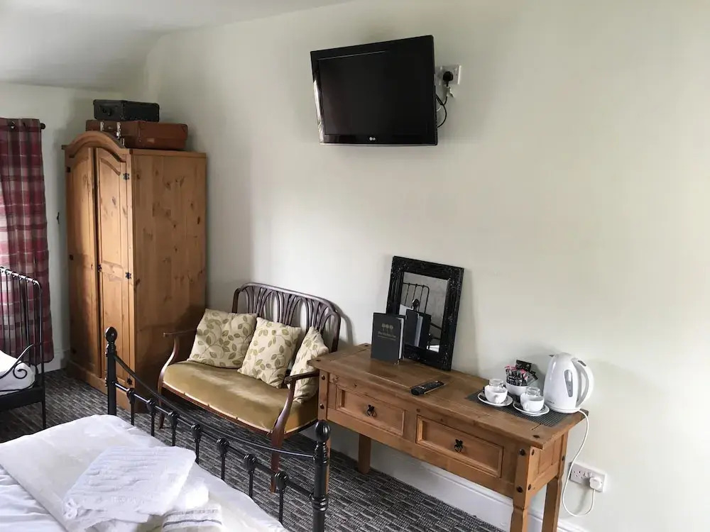 The Hollies Inn