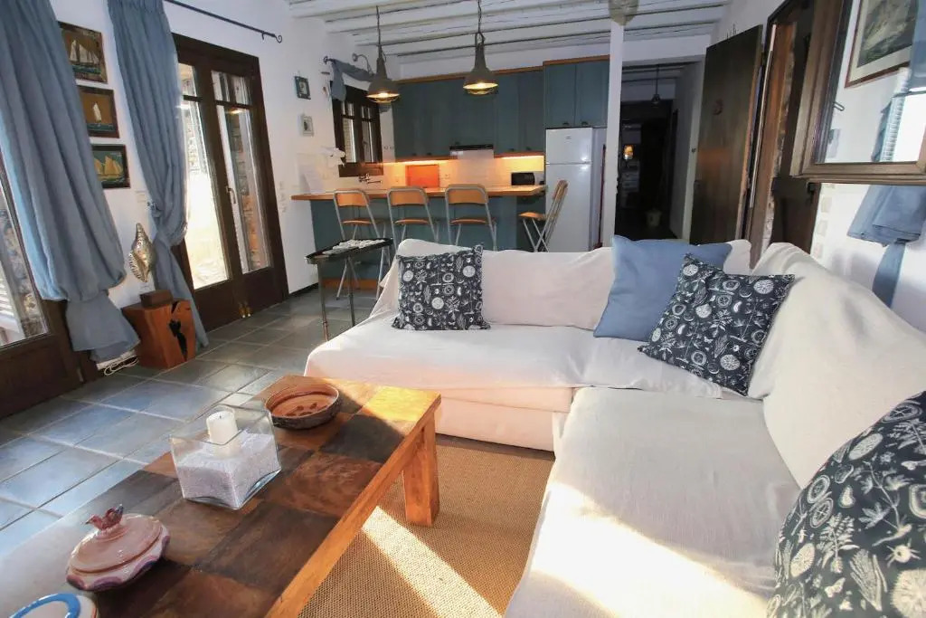 Villa Thymari - 4 bedroom beachfront luxury on private beach