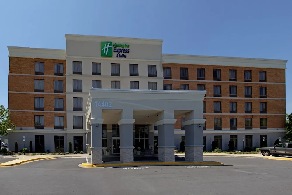 Holiday Inn Express & Suites Laurel Lakes by IHG