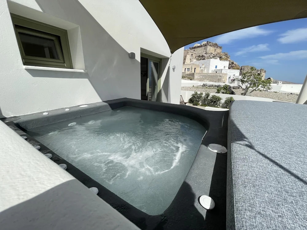 VILLA DI CAPO - Santorini Old Winery Luxury Villas