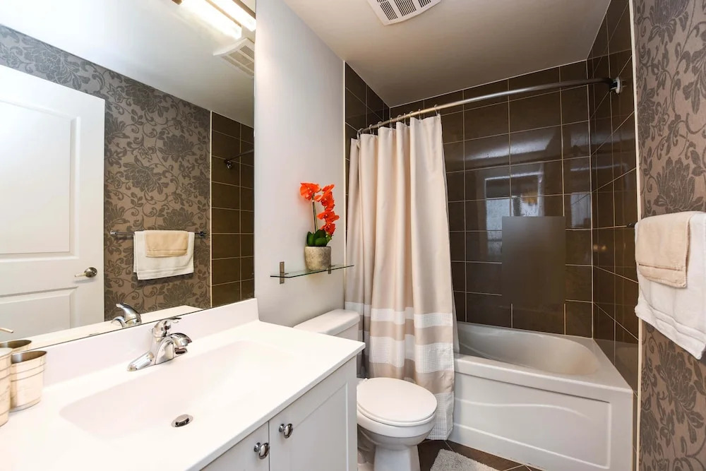 Sarkar Suites - 310 Burnhamthorpe Road