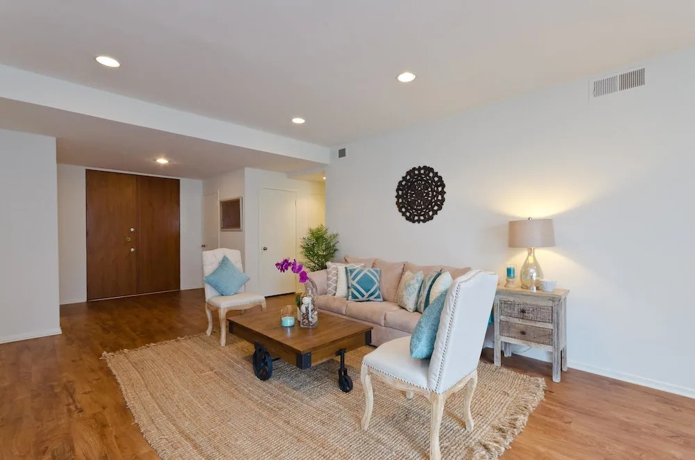 LA058 2 Bedroom Apartment By Senstay