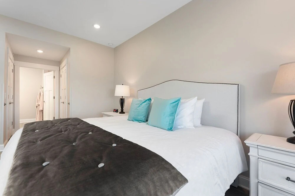 539 Bay St. Lake View Condo Unit 104E
