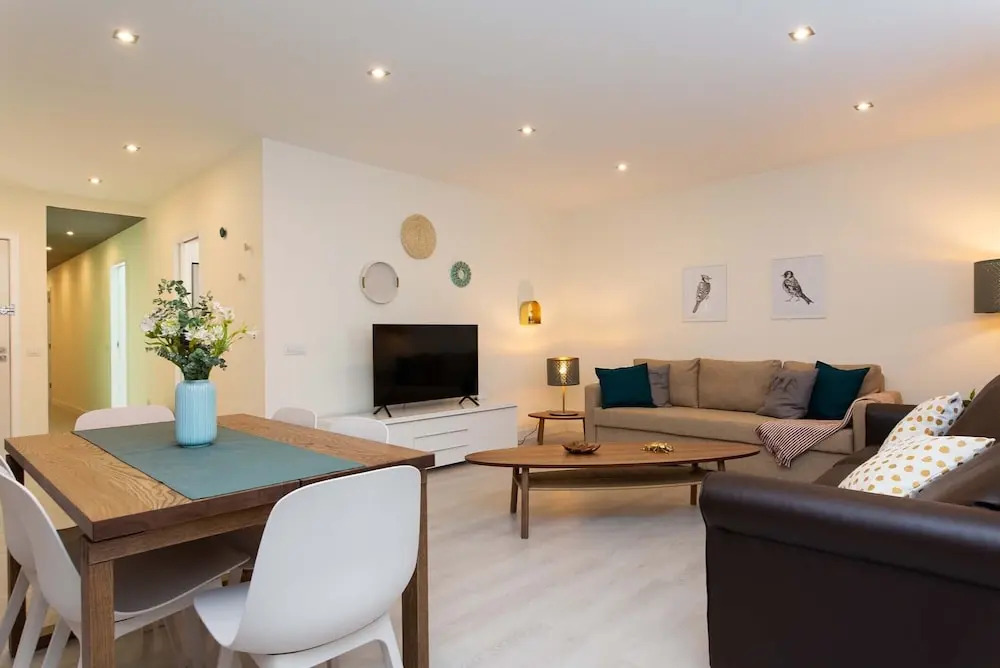 City Center Chic Apartment, Balcony