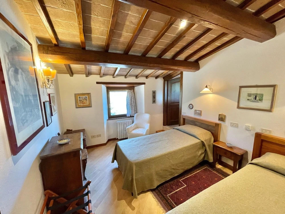 Luxurious Umbrian Retreat for 10 With Private Terrace and Pool