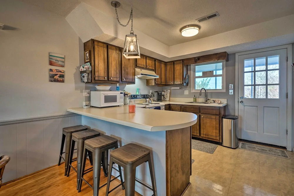 Holden Beach Vacation Rental: Short Path to Beach