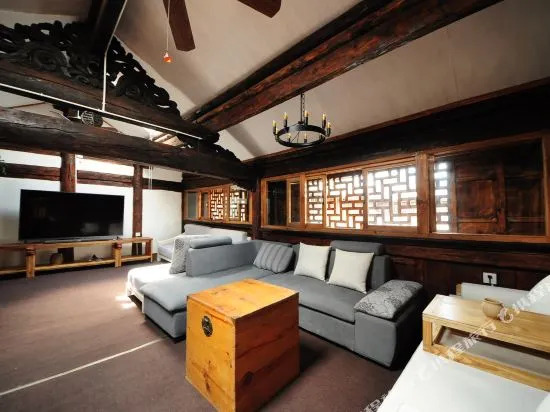 Yishu Ancient House