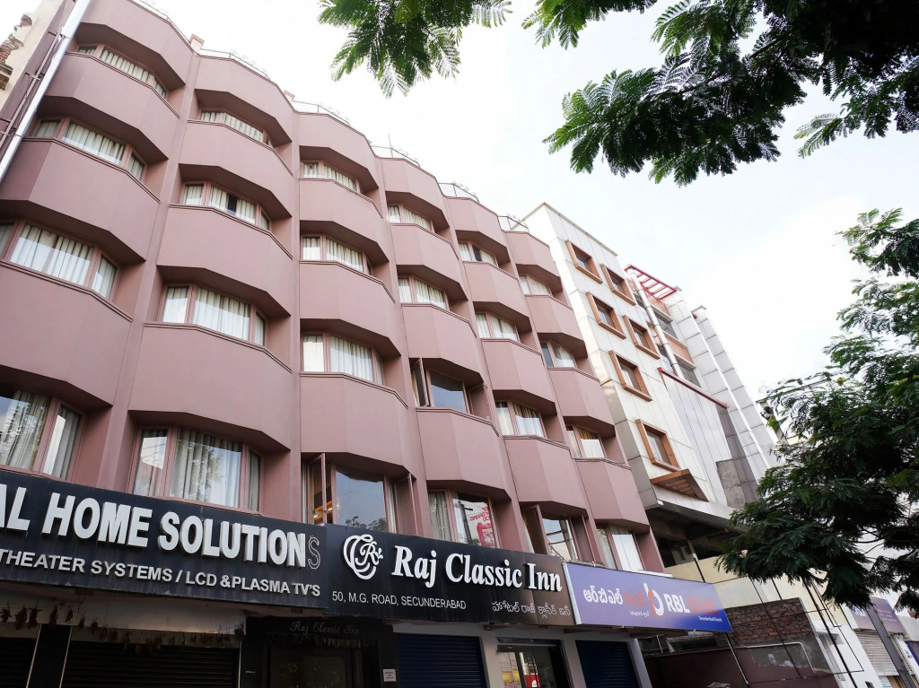 OYO Flagship 19581 Hotel Raj Classic MG Road
