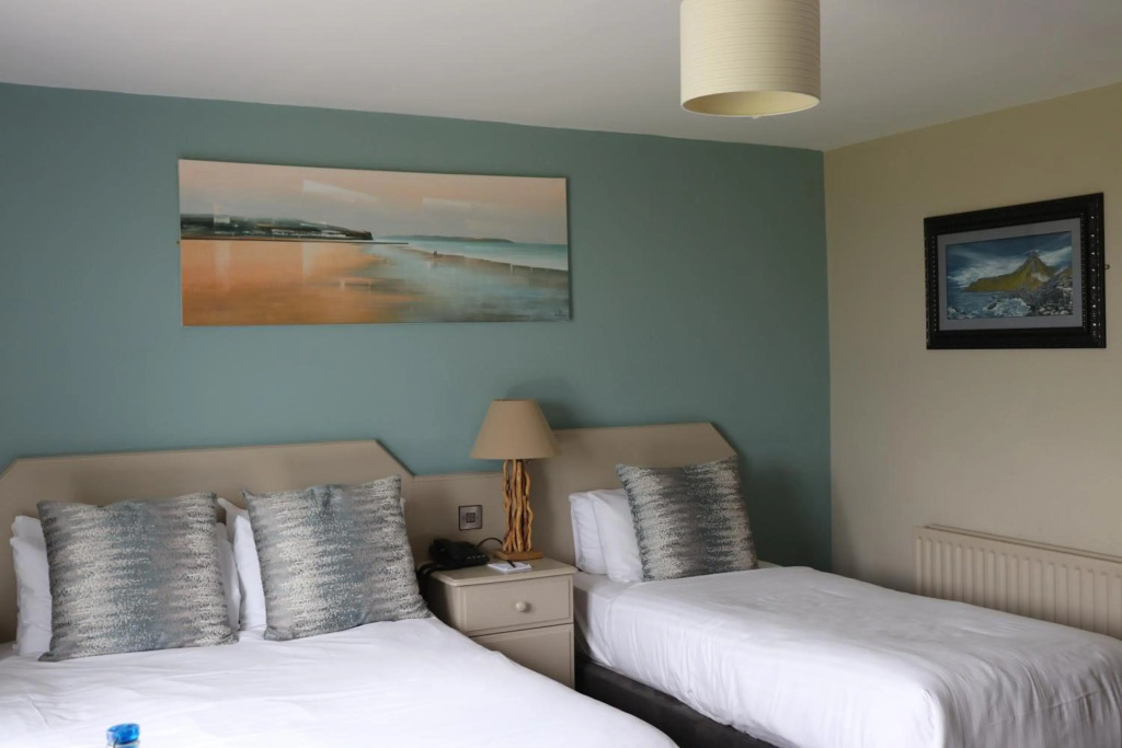 Causeway Hotel
