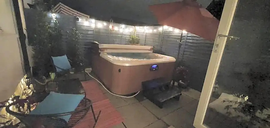 The Orange Fox Lux Room and Hot Tub at The Grumpy Schnauzer Guest House