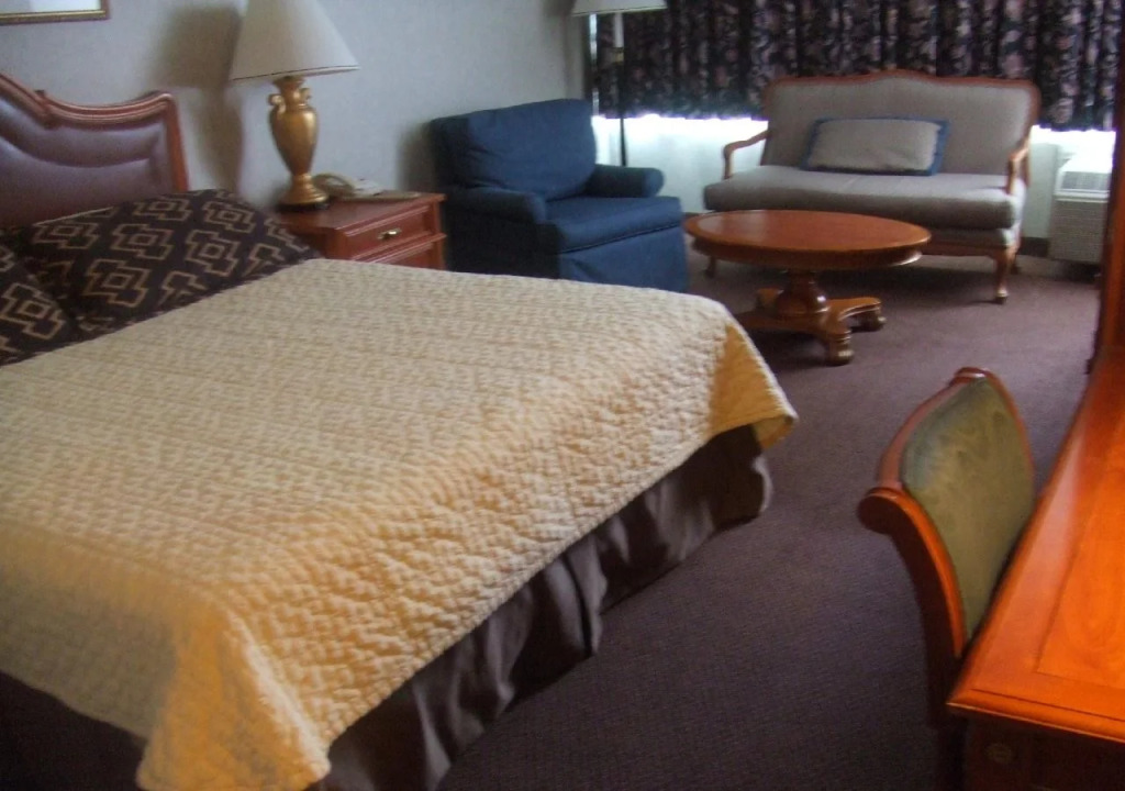 A Victory Inn & Suites - Muskegon