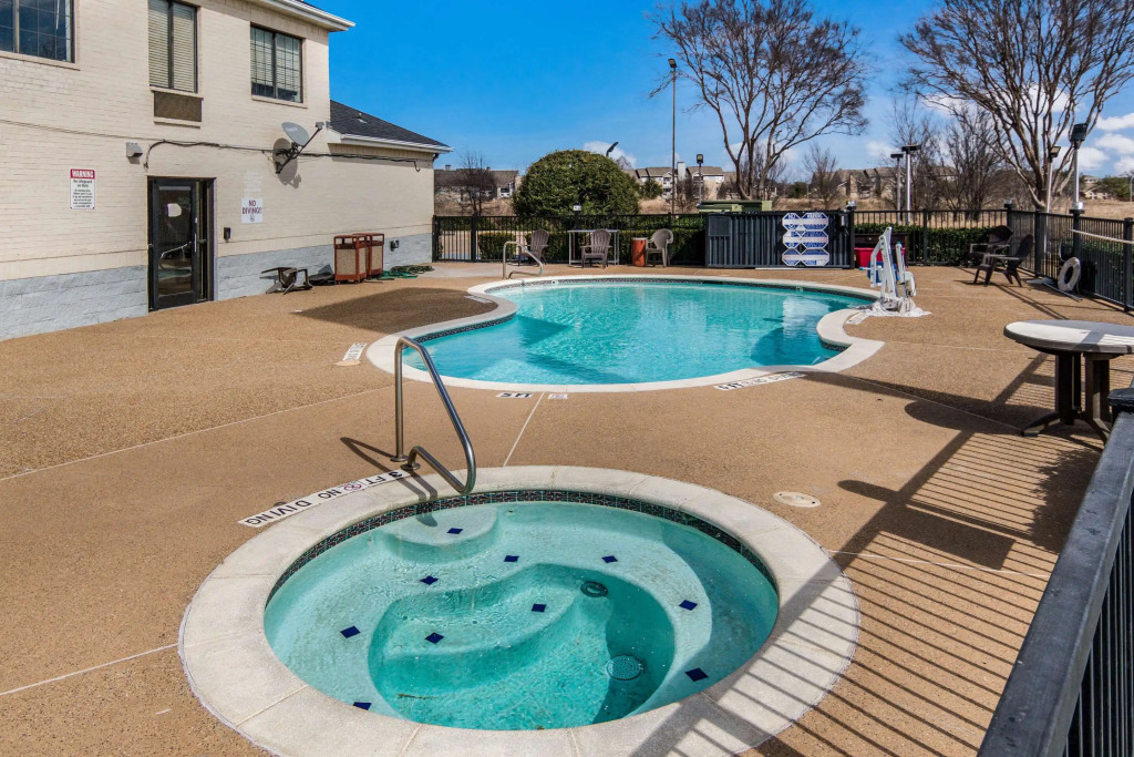 Quality Inn & Suites Fort Worth - Fossil Creek
