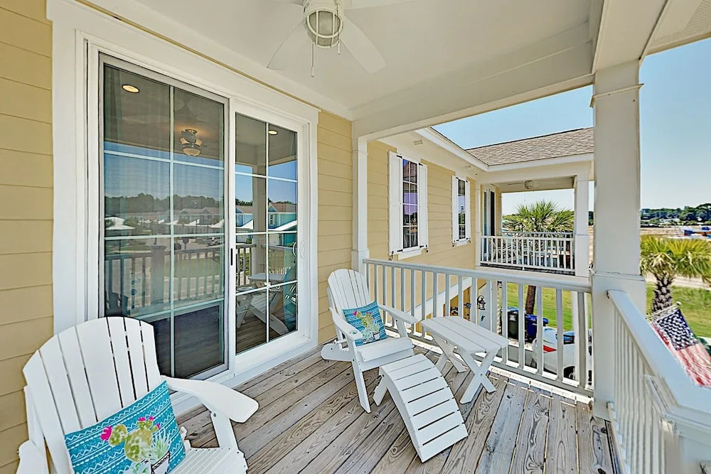 The At Barefoot Village: Patio & Pool 3 Bedroom Condo
