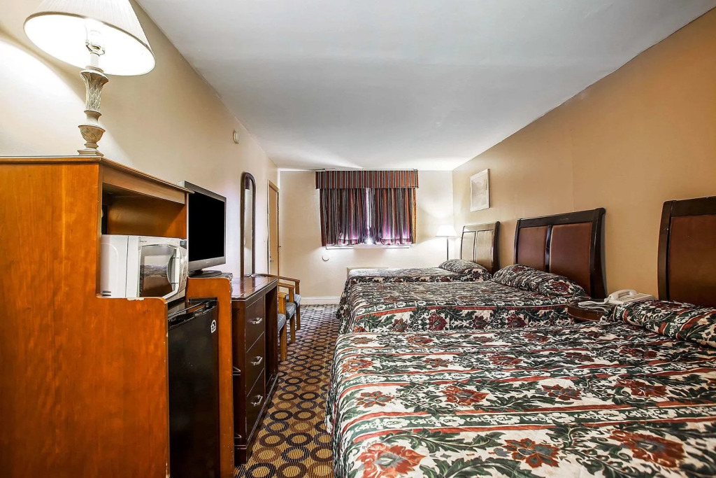 Flamingo Inn