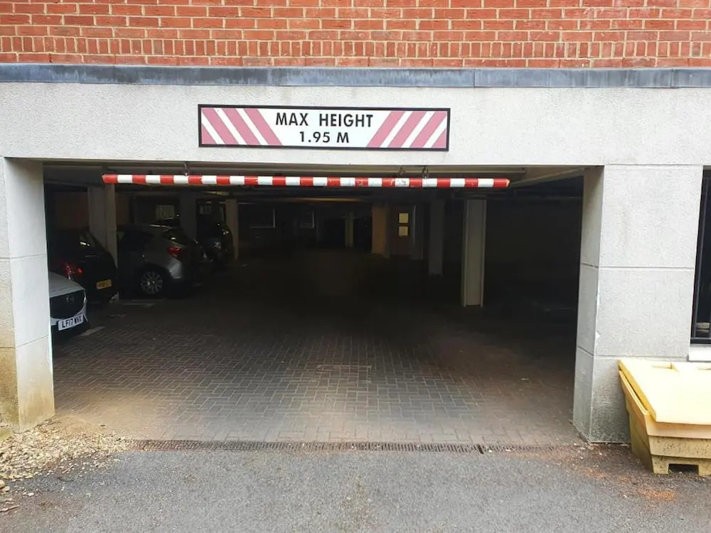 2 Bed Apartment - Sleeps 5 - Wifi - Parking - Pets