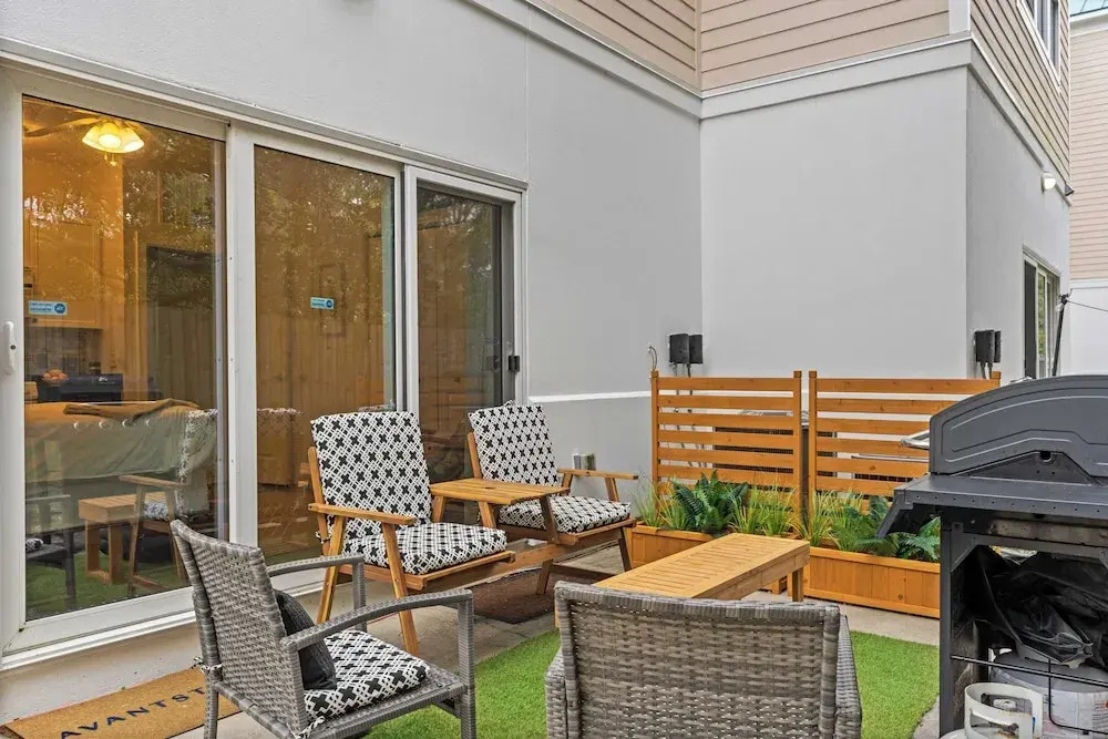 Tidal Charm by Avantstay Walk to Beach, Community Pool, Balcony, Ocean Views