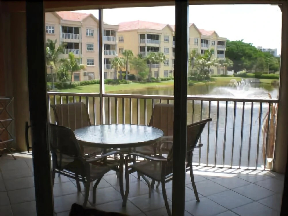 Bella Lago 122 by RedAwning