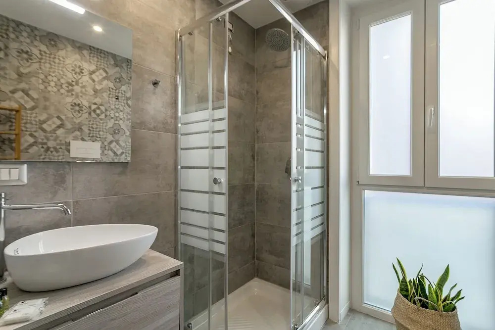 Modern Studio with Balcony in Milan