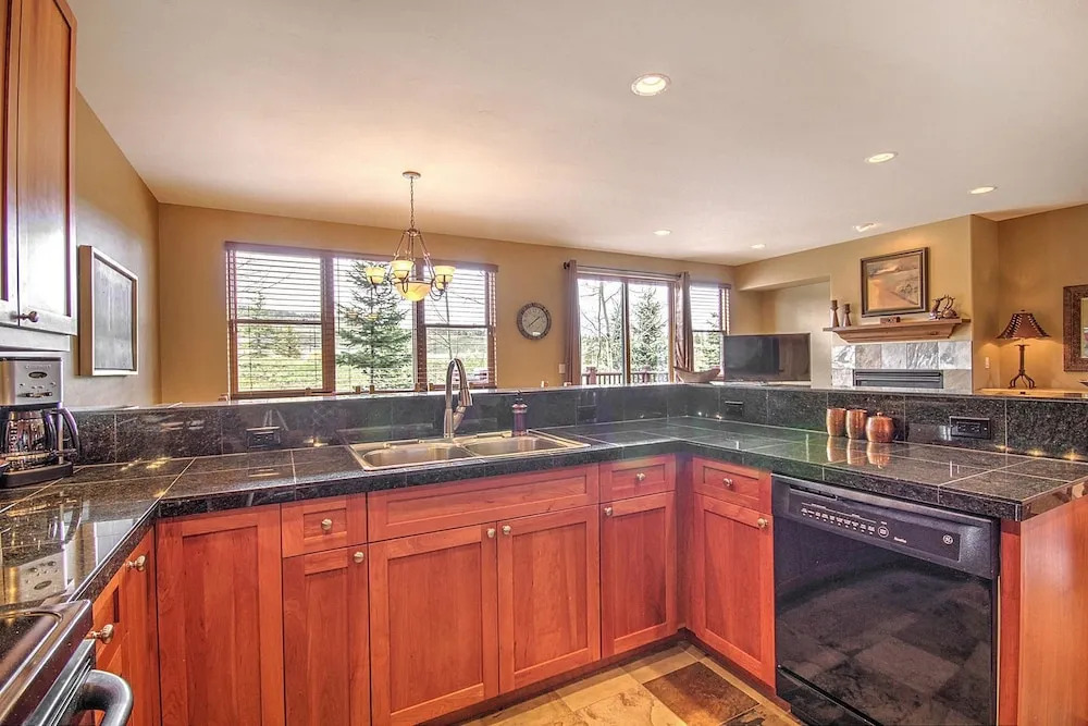 Highland Greens Oak 4 Br townhouse by RedAwning