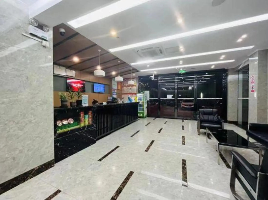 Heng 8 Hotel Chain (Jiaxing Youchegang Swan Lake)