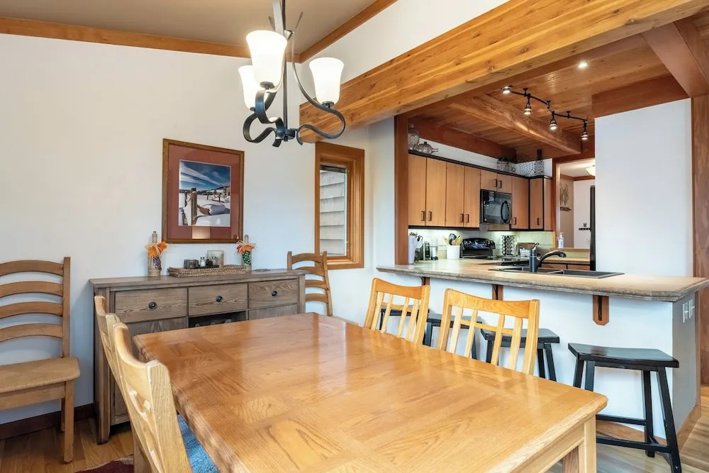 Tennis Townhomes #1340: 2