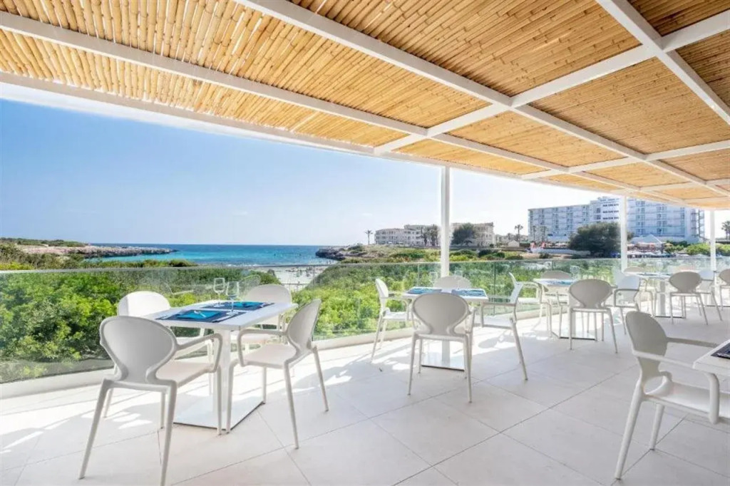 FERGUS Style Carema Beach