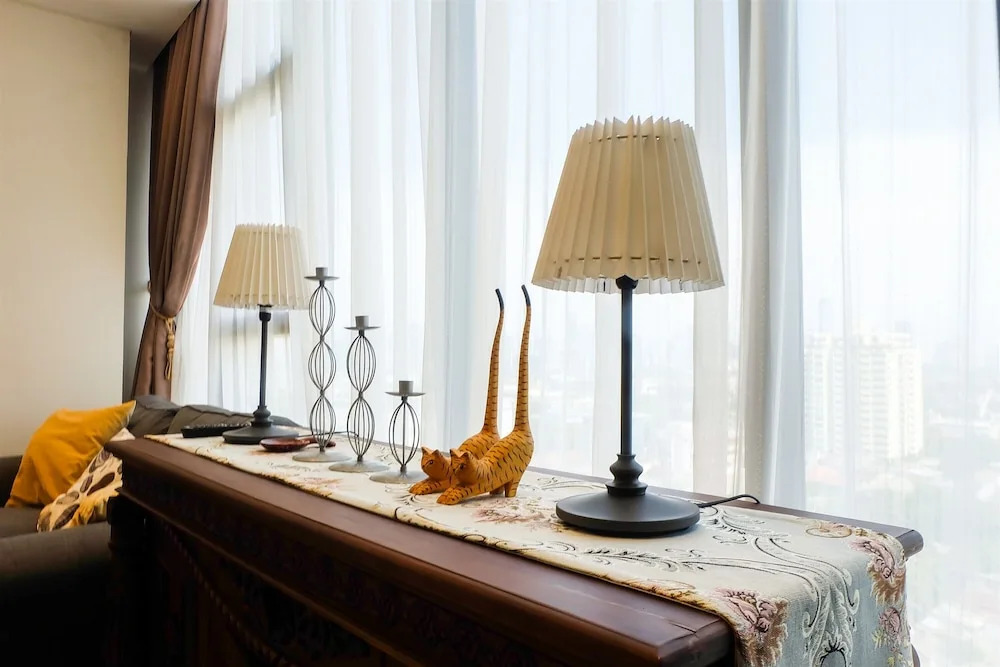 Comfy 2BR LAvenue Apartment By Travelio