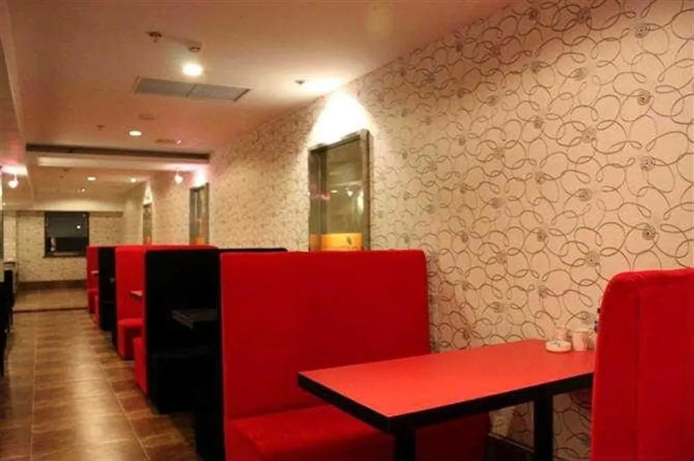 Lovetown Travel Hotel Baiwanzhuang Shop Parking Lot