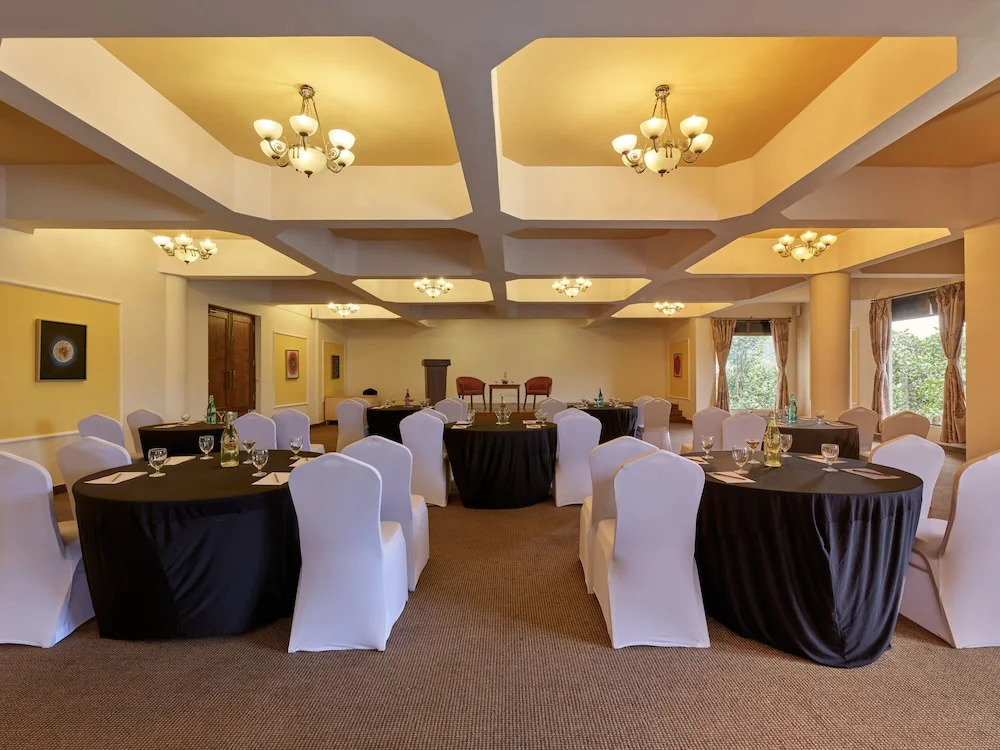 WelcomHeritage Connaught House, Mount Abu