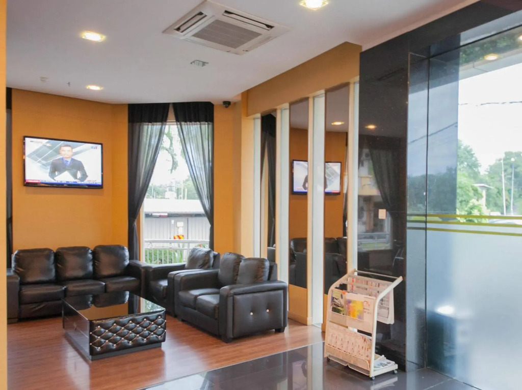 OYO Rooms Bundusan Commercial Centre