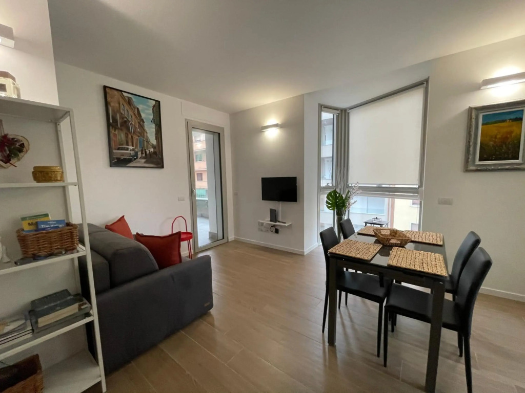 Amazing BRAND NEW 2 room upper scale with condo GYM close to metro