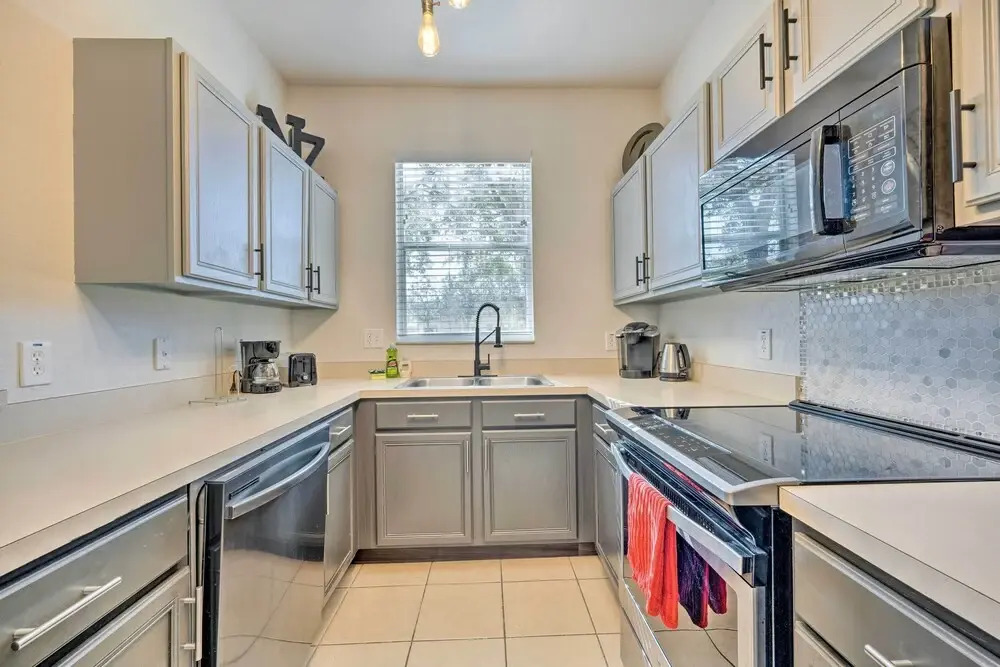 9 Mi to Disney: Davenport Townhome w/ Resort Pool