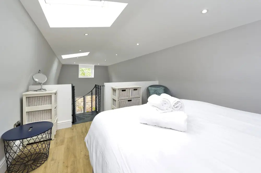 Charming Home With Patio Close to Wimbledon Park by Underthedoormat