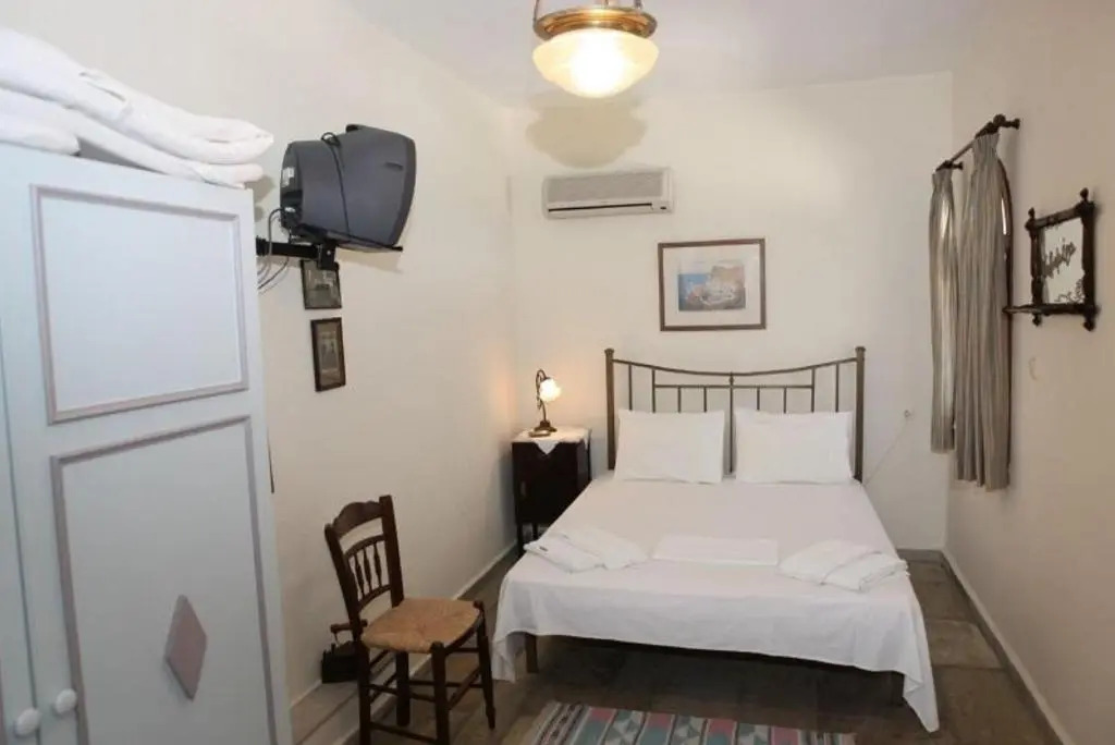 Pleoussa Studio and Apartments