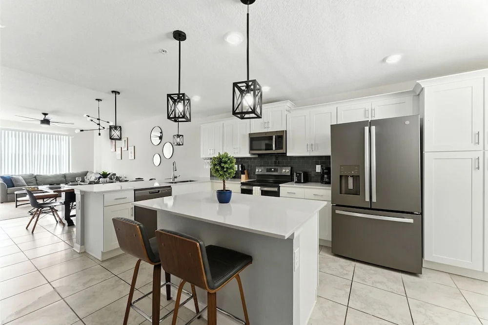 Elegant 2BR in Storey Lake Top Location