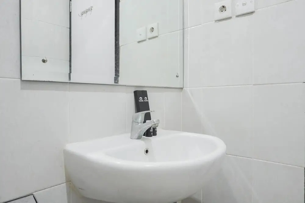 Comfortable 1BR at Nifarro Park Apartment By Travelio