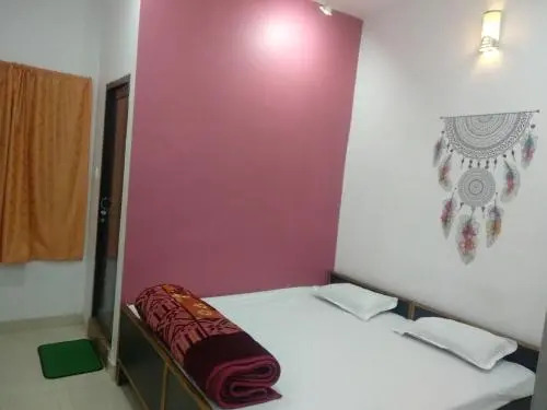 Om Shanthi paying guest house