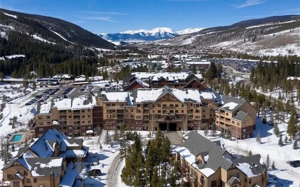 2294 Red Hawk 1 Bedroom Condo by Redawning